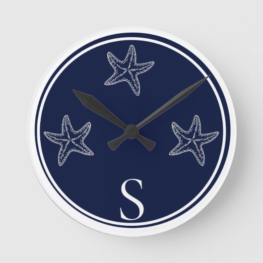 Monogram Nautic White Navy Blue Starfish Beach Runde Wanduhr (Vorderseite)