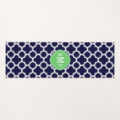 Monogram Navy Blue and White Quatrefoil Pattern Yogamatte (Vorderseite (Horizontal))