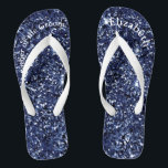 Monogram Navy Blue Glitzer Mother of Bride Groom Badesandalen<br><div class="desc">Ein lustiges Geschenk für die Mutter der Braut und des Bräutigams. Wenn sie am Ende der Nacht müde ist,  will sie diese! Personalisieren Sie sie!</div>