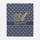Monogram Navy Blue Gold Crown King Queen NEWLYWEDS Fleecedecke (Vorderseite)