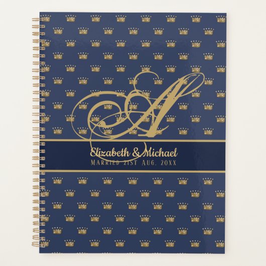 Monogram Navy Blue Gold Crown King Queen NEWLYWEDS Planer (Vorderseite)