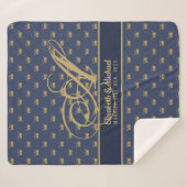 Monogram Navy Blue Gold Crown King Queen NEWLYWEDS Sherpadecke (Vorderseite (Horizontal))