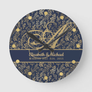 Monogram Navy Blue Gold Leaf Newlyweds Wedding Runde Wanduhr