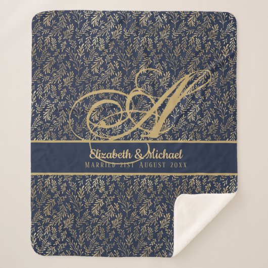 Monogram Navy Blue Gold Leaf Newlyweds Wedding Sherpadecke (Vorderseite)