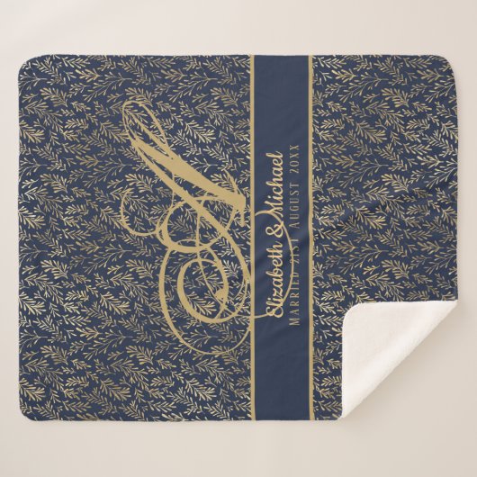 Monogram Navy Blue Gold Leaf Newlyweds Wedding Sherpadecke (Vorderseite (Horizontal))