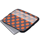 Monogram Navy Blue Orange Chic Polka Dot Muster Laptopschutzhülle (Vorne Knopf)