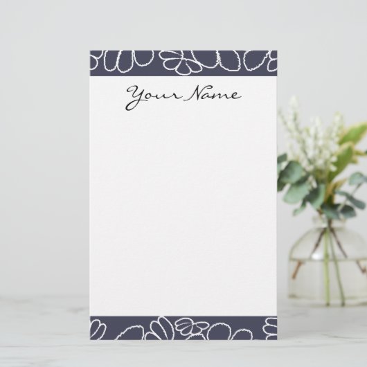 Monogram Navy Blue Whimsical Ikat Floral Muster Briefpapier (Stehend Vorderseite)