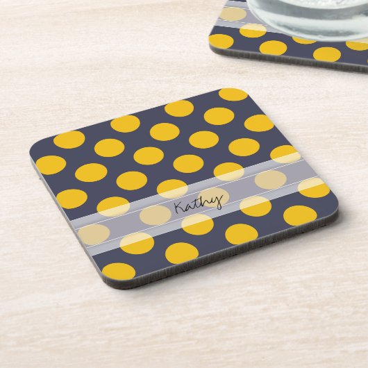 Monogram Navy Blue Yellow Chic Polka Dot Pattern Getränkeuntersetzer (Linke Seite)
