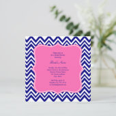 Monogram Navy Blue Zickzack Pattern mit Hot Pink Einladung (Stehend Vorderseite)