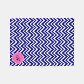 Monogram Navy Blue Zickzack Pattern mit Hot Pink Fleecedecke (Vorderseite (Horizontal))