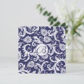 Monogram Navy Damask Wirbel Hochzeitseinladung Einladung (Stehend Vorderseite)