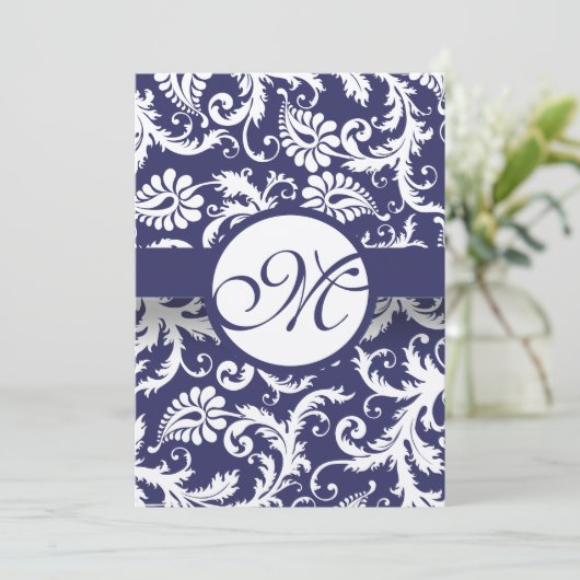 Monogram Navy Damask Wirbel Hochzeitseinladung Einladung (Stehend Vorderseite)