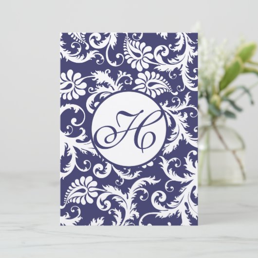 Monogram Navy Damask Wirbel Hochzeitseinladung Einladung (Stehend Vorderseite)