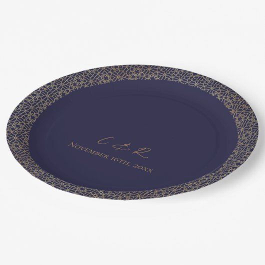 Monogram Navy Gold Design Wedding Reception Party Pappteller (Schrägansicht)