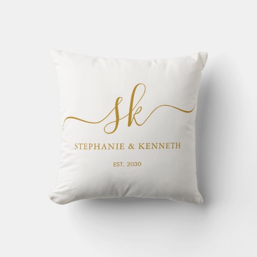 Monogram Newlyweds Gold Script Wedding Gift Kissen (Vorderseite)