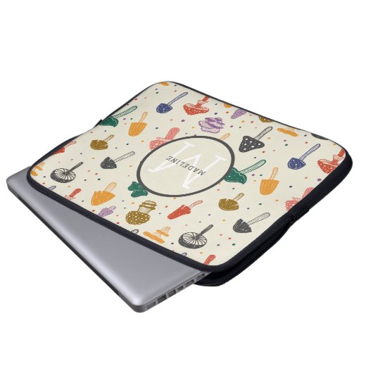 Monogram Niedliches Mushroom-Muster Moderner Trend Laptopschutzhülle (Vorne Knopf)
