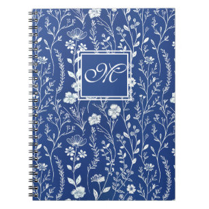 Monogram-Notebook mit blauer und weißer Wildblume Notizblock