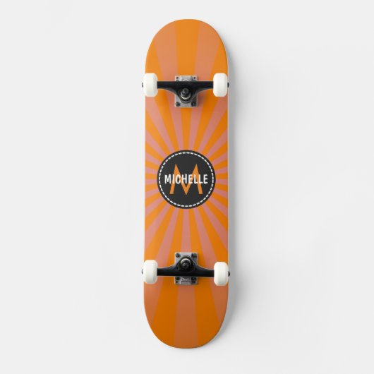Monogram Orange Funky Sun Rays Muster Skateboard (Vorderseite)