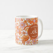 Monogram Orange Groovy Retro Kaffeetasse (VorderseiteRechts)