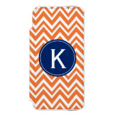 Monogram Orange Zigzag Muster Incipio iPhone Geldbeutel-Hülle (Folio Vorderseite)