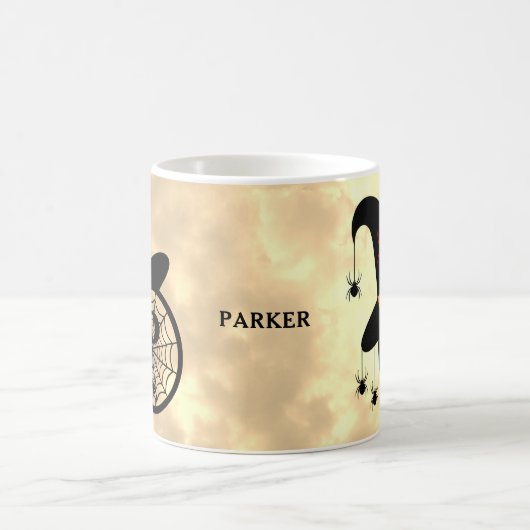 Monogram P Halloween Sky Hexenspinnen Name Kaffeetasse (Mittel)