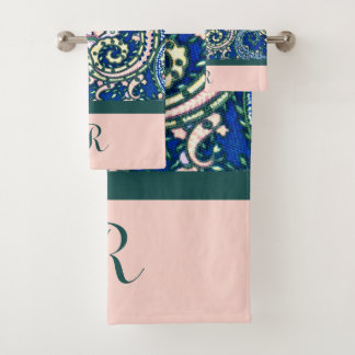 Monogram Paisley Blue Sage Green Light Blink Pink Badhandtuch Set