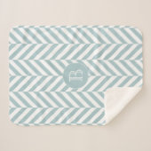 Monogram Pastel Blue Herringbone-Muster Sherpadecke (Vorderseite (Horizontal))