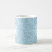 Monogram Pastel Blue Spirals - Personalisiert Kaffeetasse (Mittel)