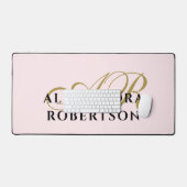 Monogram Pastel Pink Minimalist Stylish Gold Black Schreibtischunterlage (Tastatur & Maus)