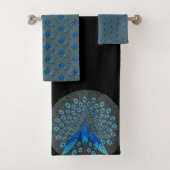 Monogram Peacock Aquamarin Blau und Schwarz Monogr Badhandtuch Set (Insitu)