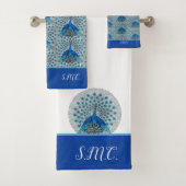 Monogram Peacock Aquamarin Blau-Weiß-Monogramm Badhandtuch Set (Insitu)