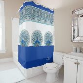 Monogram Peacock Aquamarin Blau-Weiß-Monogramm Duschvorhang (Beispiel)
