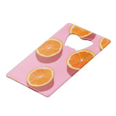 Monogram Personalisiert Orange Slice Muster Geldbeutel Flaschenöffner (Rückseite Schrägansicht)