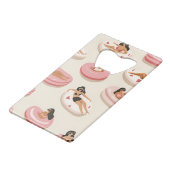 Monogram Personalisiert Summer Pool Floating Muste Geldbeutel Flaschenöffner (Rückseite Schrägansicht)