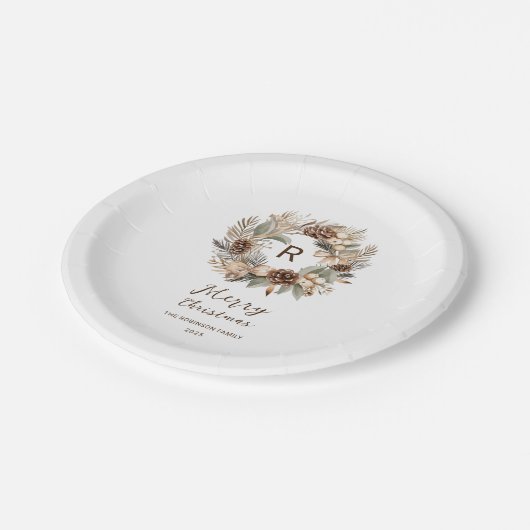 Monogram Pinecone Winter Wreath Frohe Weihnachten Pappteller (Schrägansicht)