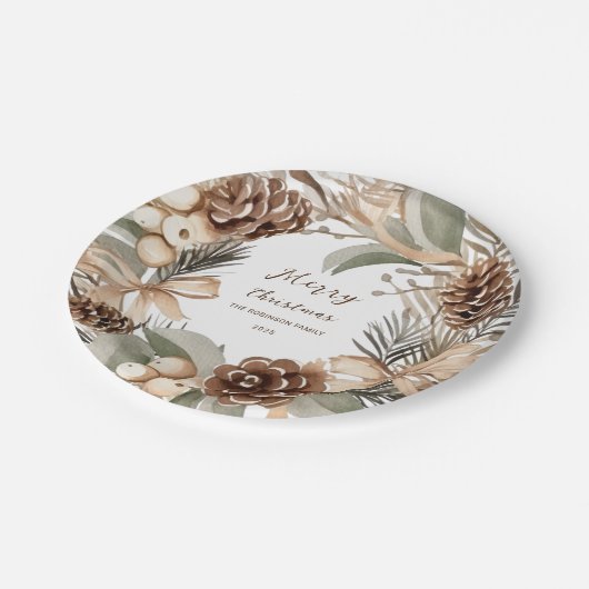 Monogram Pinecone Winter Wreath Frohe Weihnachten Pappteller (Schrägansicht)