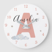 Monogram Pink Baby Initial Name Nursery Wall Große Wanduhr (Vorderseite)