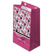 Monogram Pink Black Soccer Ball Pattern Kleine Geschenktüte (Vorderseite Schrägansicht)