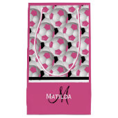 Monogram Pink Black Soccer Ball Pattern Kleine Geschenktüte (Vorderseite)