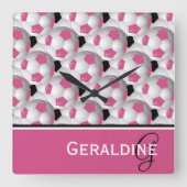 Monogram Pink Black Soccer Ball Pattern Quadratische Wanduhr (Vorderseite)