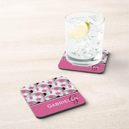 Monogram Pink Black Soccer Ball Pattern Untersetzer (Rechte Seite)