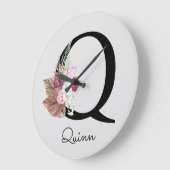 Monogram Pink Boho Girly Floral Initial Q Große Wanduhr (Winkel)