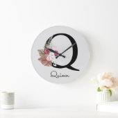 Monogram Pink Boho Girly Floral Initial Q Große Wanduhr (Zuhause)