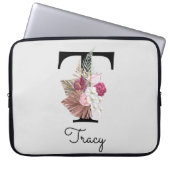 Monogram Pink Boho Girly Floral Initial t Laptopschutzhülle (Vorderseite)
