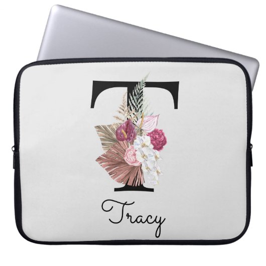 Monogram Pink Boho Girly Floral Initial t Laptopschutzhülle (Vorderseite)