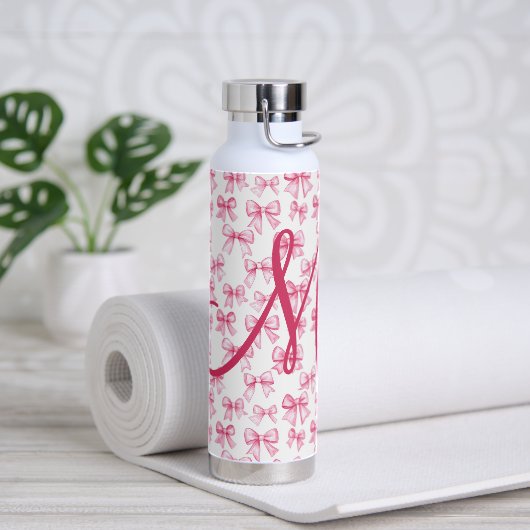 Monogram Pink Bow Coquette Ästhetische Preppy Tren Trinkflasche (Yoga)