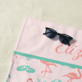 Monogram Pink Flamingos Green Palm Blätter Tropica Strandtuch (Beispiel)