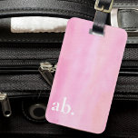 Monogram Pink Lugtag Gepäckanhänger<br><div class="desc">Dieses stilvolle Gepäckanhänger-Design zeichnet sich durch einen rosa Aquarell aus. Einfach mit Ihren Initialen in der modernen weißen Typografie anpassbar. Original Wasserfarbe © Michele Davies.</div>