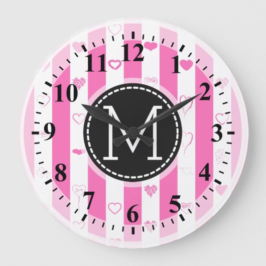 Monogram Pink Stripes Modernes Herzmuster Große Wanduhr (Vorderseite)