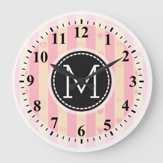 Monogram Pink Stripes Modernes Herzmuster Große Wanduhr (Vorderseite)